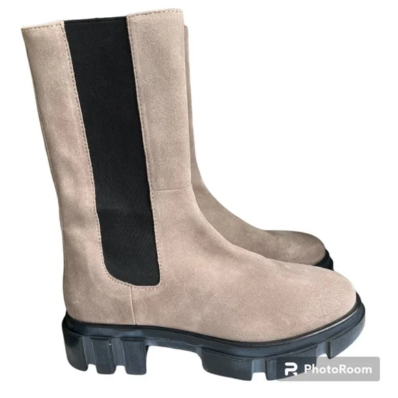 Free People 🆕 Brooks Chelsea Gray/Tan Suede Lug Sole Boots Size 37/7 - Picture 2 of 12